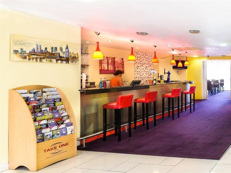The Luton Hotel Bagian luar foto