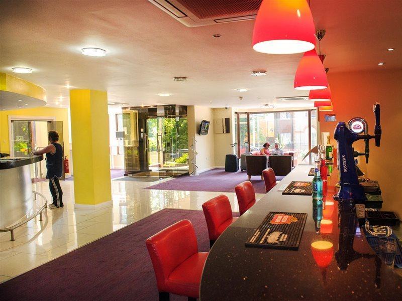 The Luton Hotel Bagian luar foto
