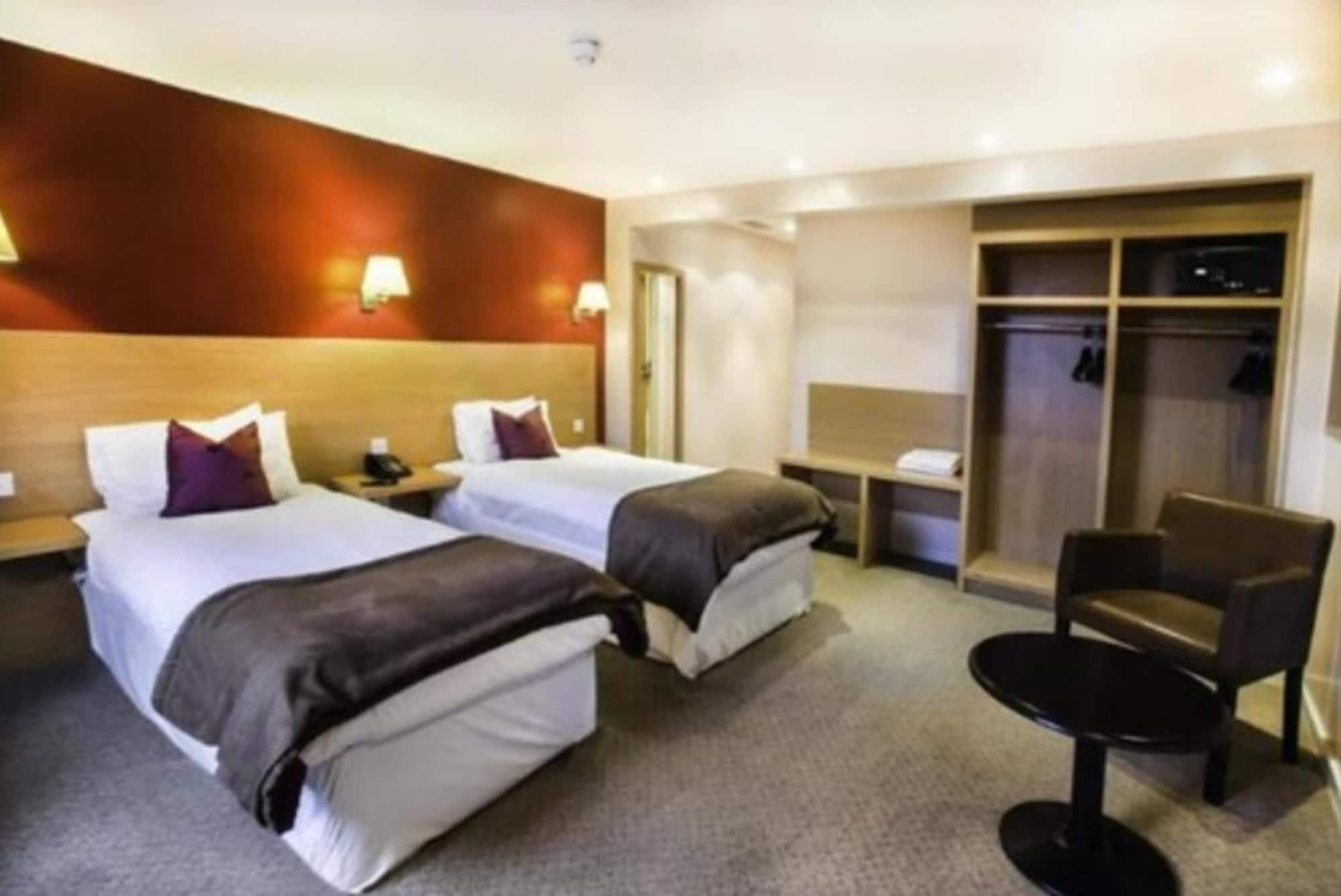 The Luton Hotel Bagian luar foto