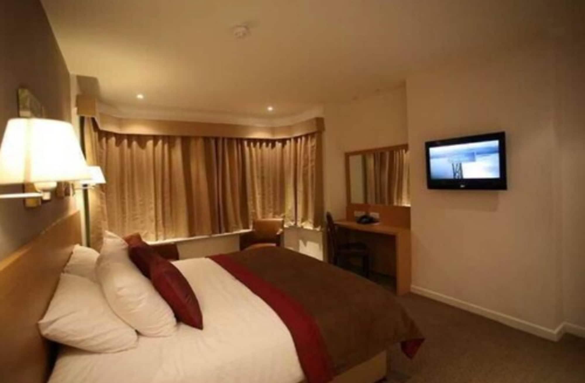 The Luton Hotel Bagian luar foto