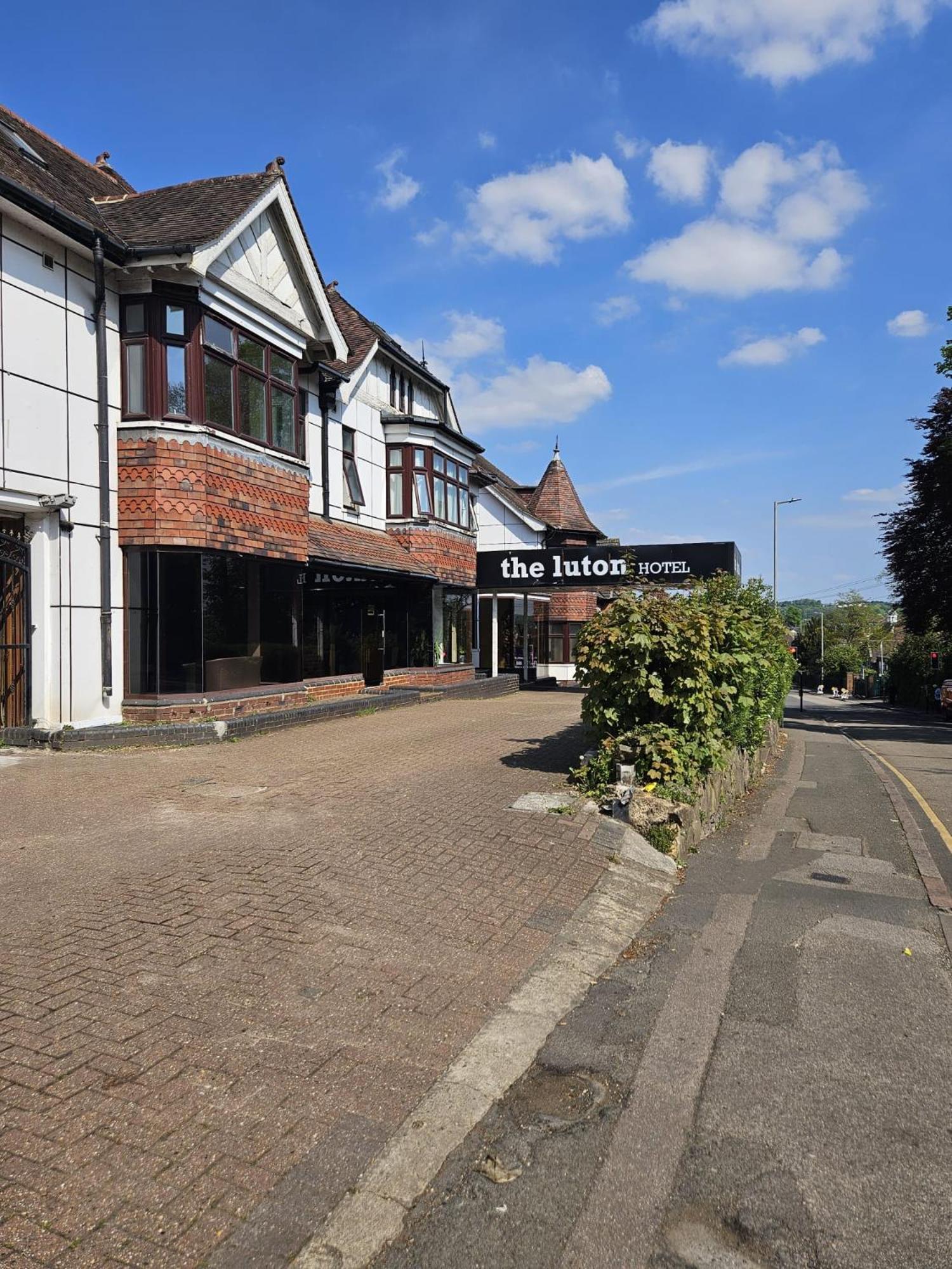The Luton Hotel Bagian luar foto