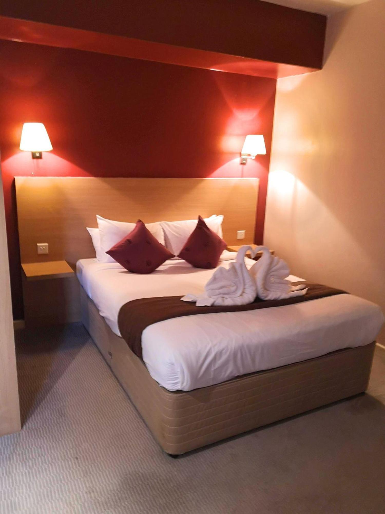 The Luton Hotel Bagian luar foto