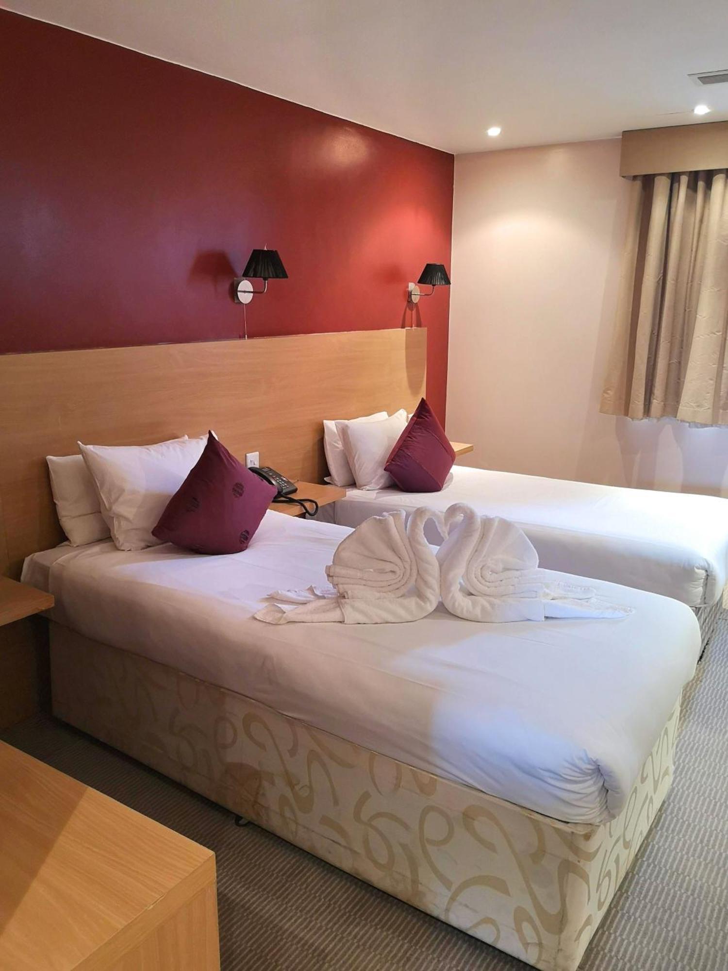 The Luton Hotel Bagian luar foto