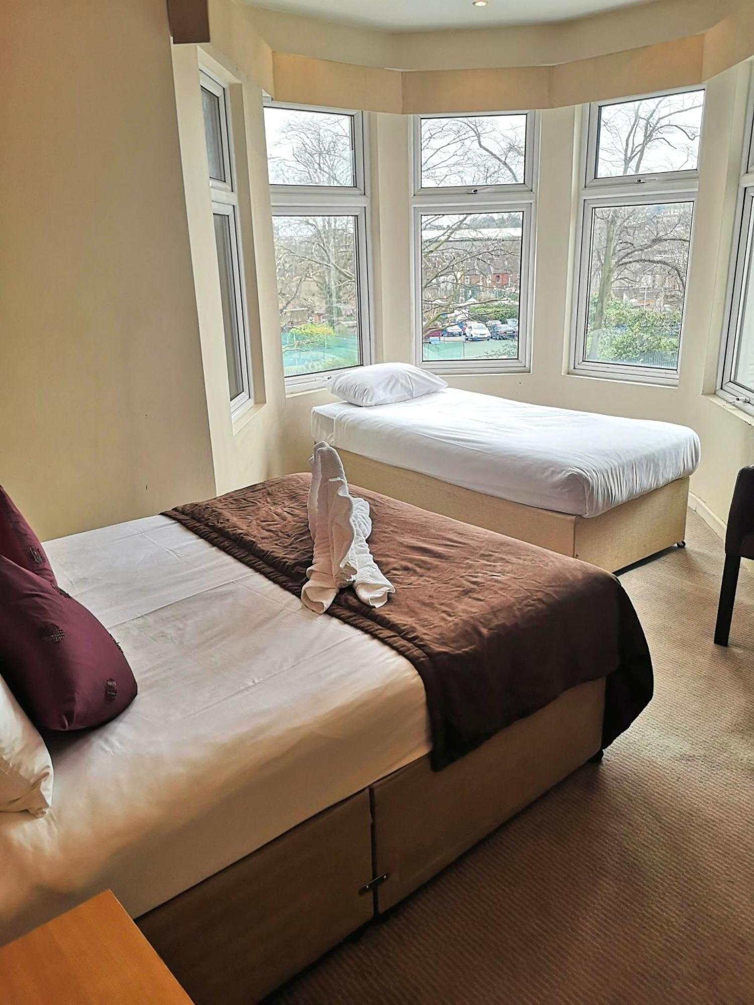 The Luton Hotel Bagian luar foto