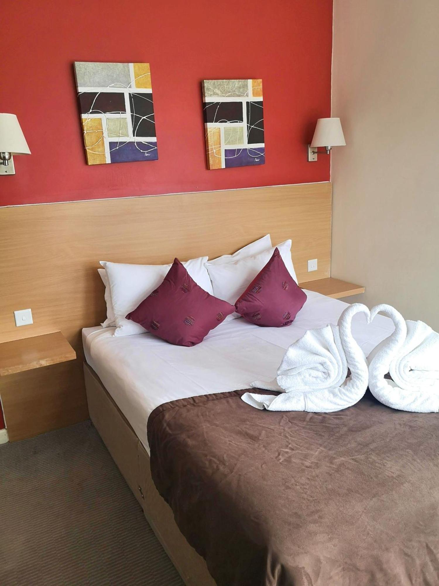 The Luton Hotel Bagian luar foto