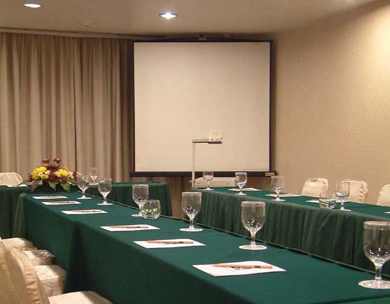 The Luton Hotel Bagian luar foto