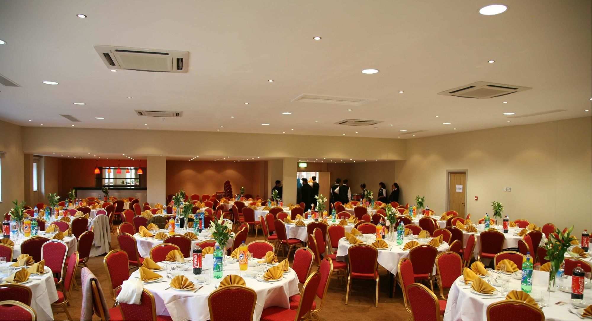 The Luton Hotel Bagian luar foto